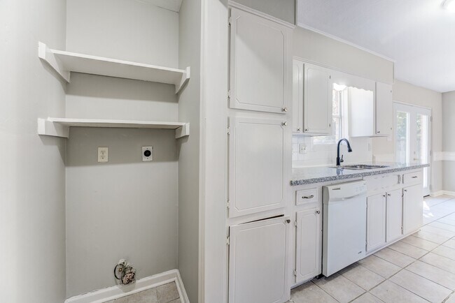 Building Photo - 15914 Timber Valley Dr