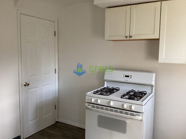 Building Photo - 9210-9212-9212 Florida Ave