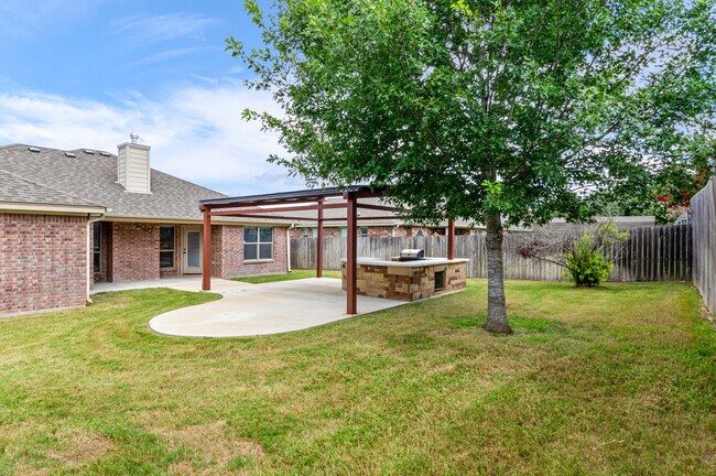 Building Photo - 1617 Shadow Canyon Dr
