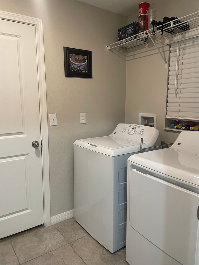 Building Photo - 17044 Yellow Pine St