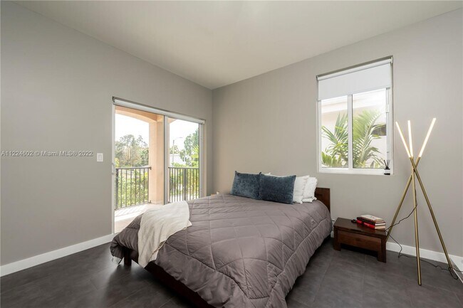 Building Photo - 3749 SW 27th Ln