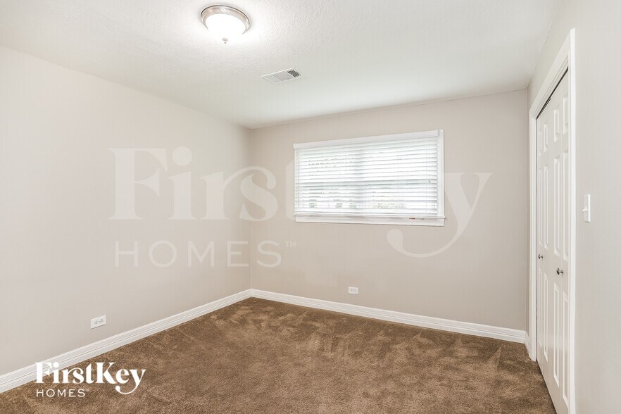 Building Photo - 14042 Hunters Glen
