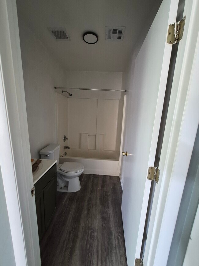 Building Photo - Pueblo Ave