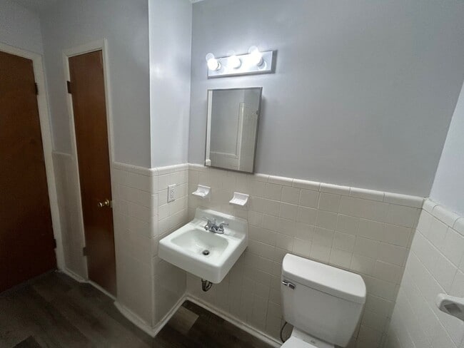 Building Photo - 1209 Hancock St