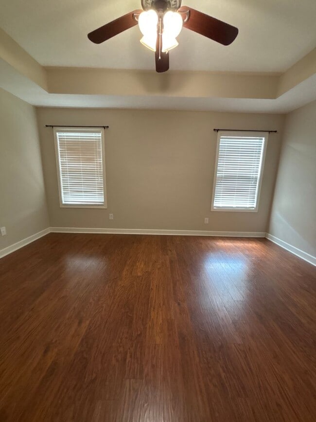 Building Photo - 322 Hidden Springs Ln