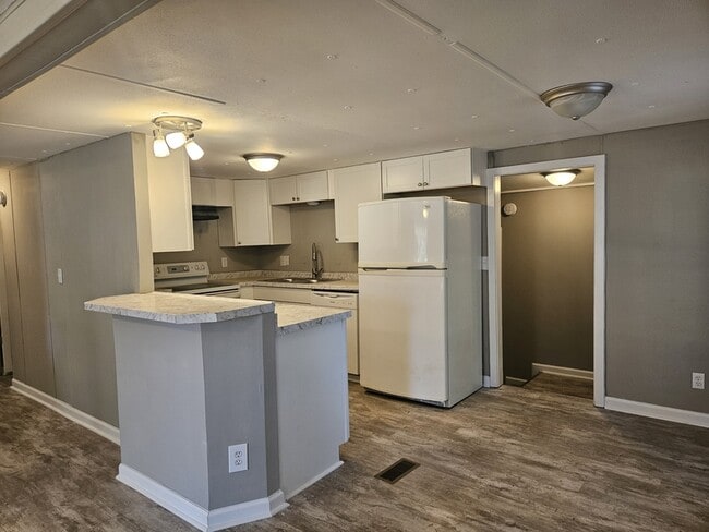 Building Photo - 3252 Colham Ferry Rd