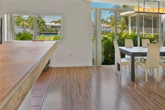 Building Photo - 7 Sunset Ln