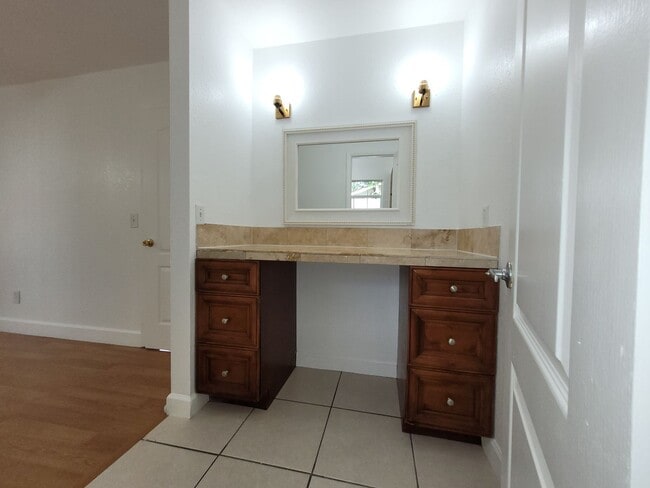 Building Photo - 10 Winding Ridge Rd