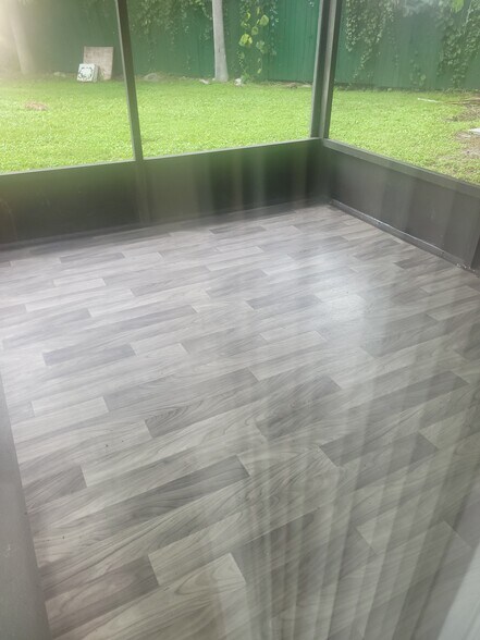 Building Photo - 21 Crescent Lake Dr