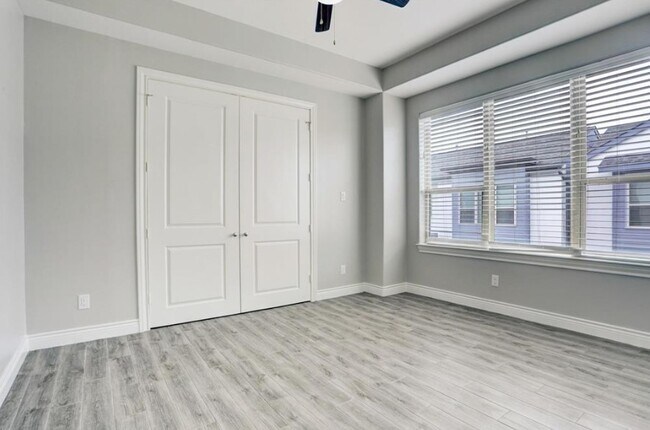 Building Photo - 8907 Spring Knoll Forest Dr