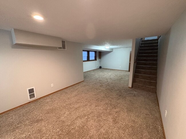 Building Photo - 320 Fanelle Ave