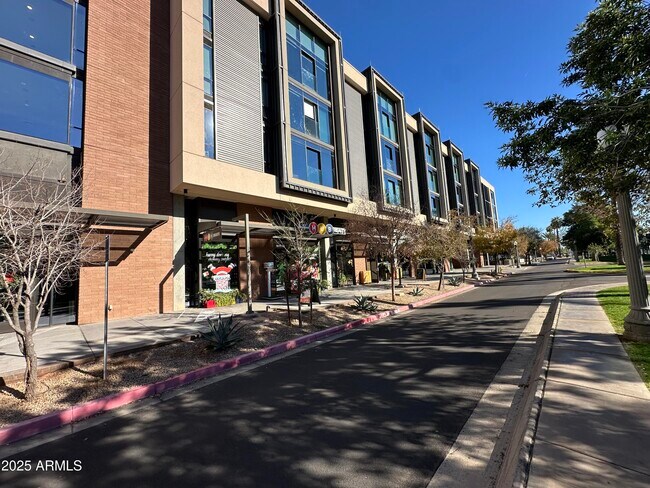 Building Photo - 200 W Portland St