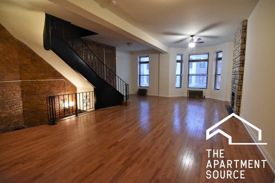 Building Photo - 907 W Belmont Ave