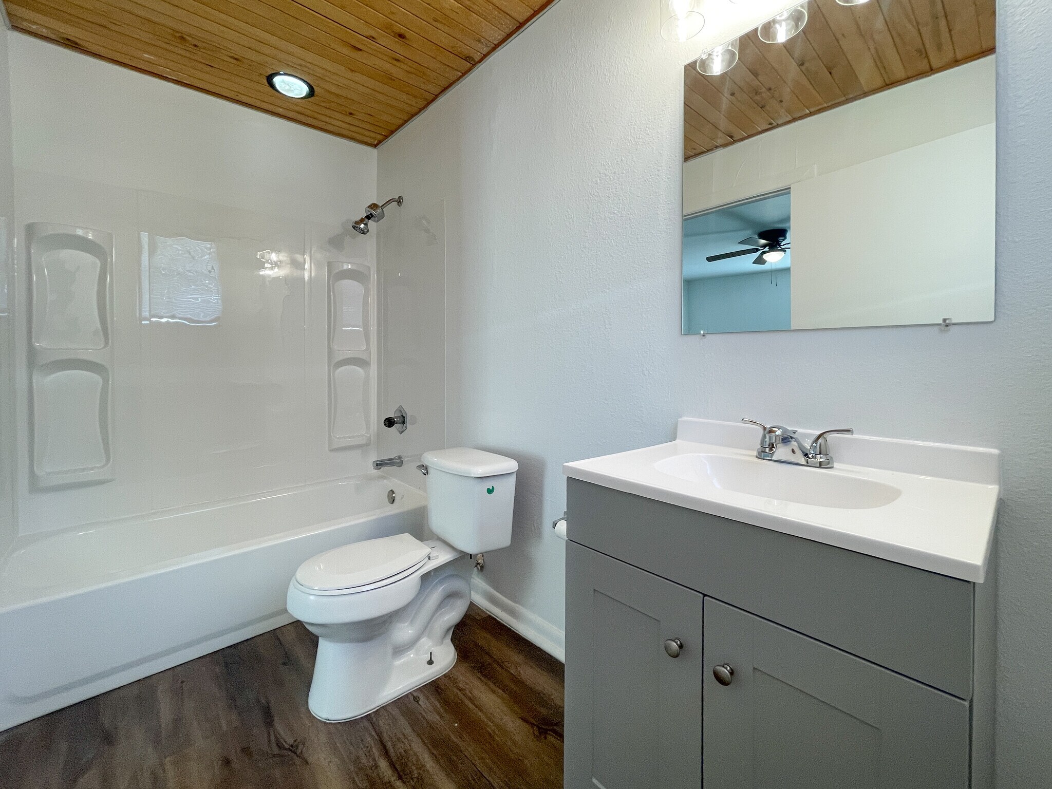 Building Photo - 3812 Pine Ave