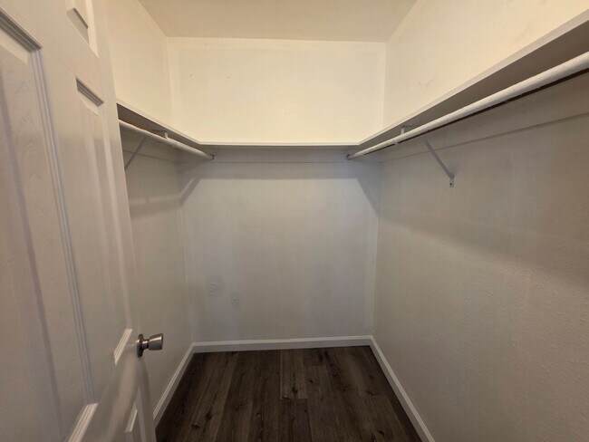 Building Photo - Gareth Ln - Triplex