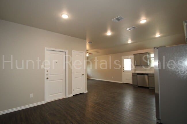 Building Photo - 505 Bonnie Dr