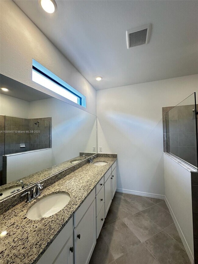 Building Photo - 15004 Palamos Cir