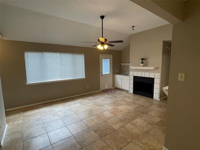 Building Photo - 830 Mica Ln