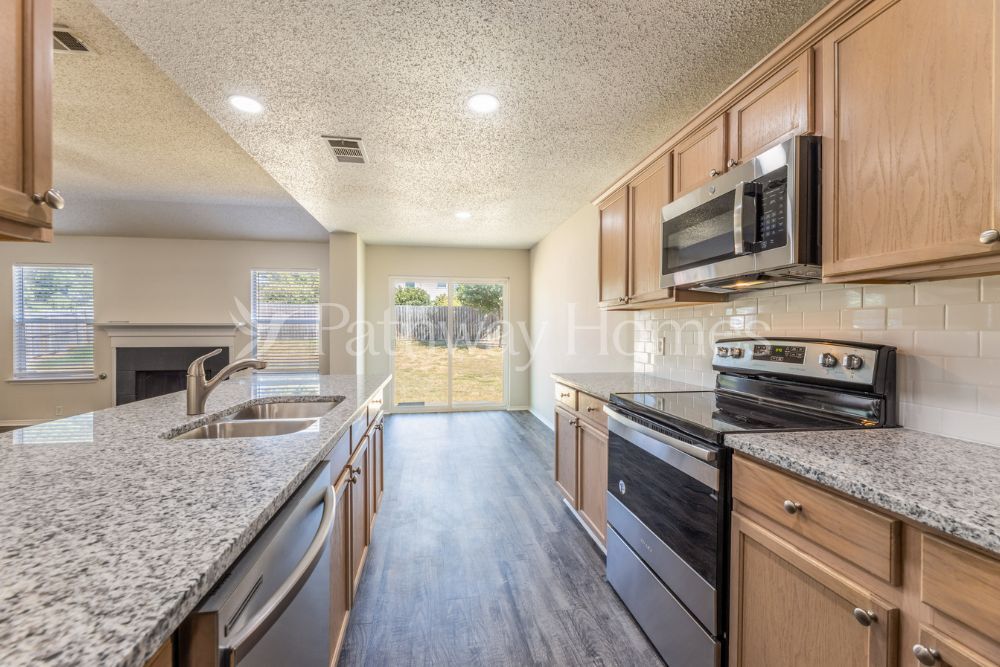 Building Photo - 1405 Dundee Dr