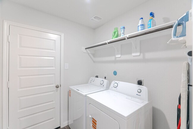 Building Photo - 8110 Alpine Bearberry Dr