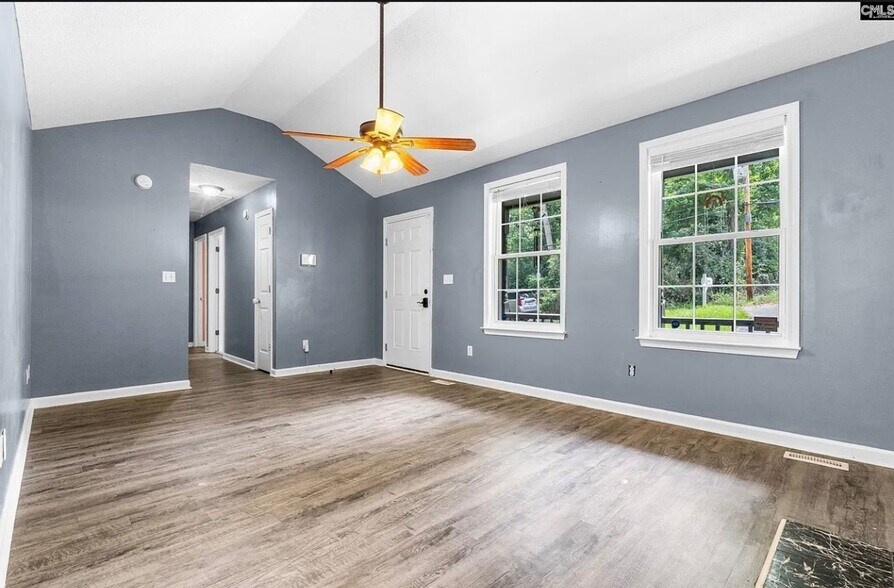 Building Photo - 4223 Woodridge Dr