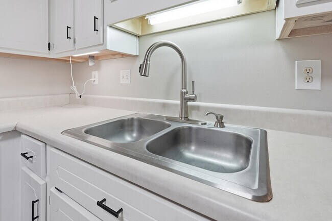Building Photo - 91 Cedar Beach Cove