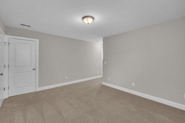 Building Photo - 3 Bedroom Home in Austin Creek! 2 Car Gara...