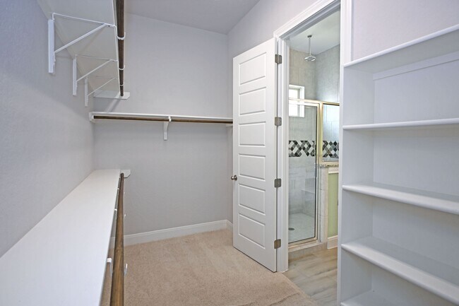 Building Photo - 1434 Oaklawn Dr