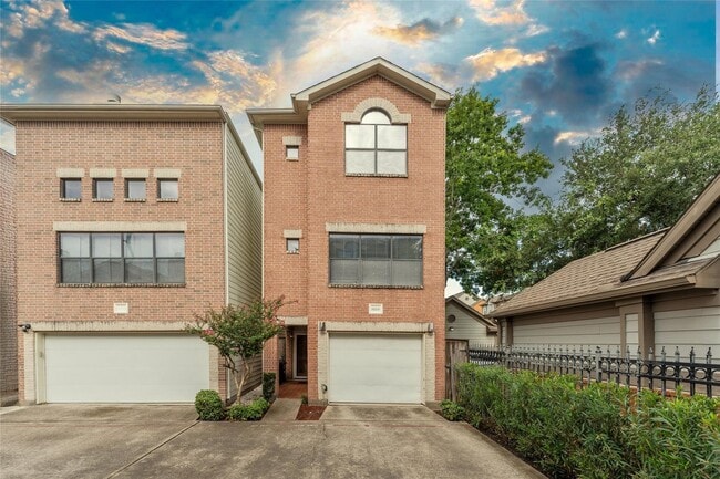 Primary Photo - 8666 Meadowcroft Dr