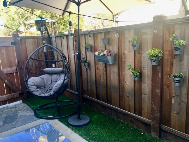 Building Photo - 1805 Gum St