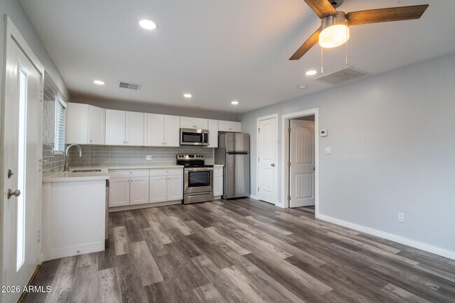 Building Photo - 1421 S Rita Ln