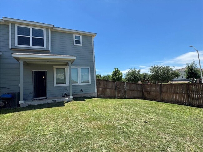 Building Photo - 2328 Calvert Dr