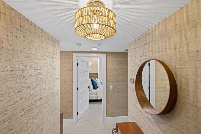 Building Photo - 1402 Brickell Bay Dr