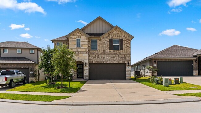 Building Photo - Spacious and well-maintained 4-bedroom, 3.5-bath home in desirable Pine Lake Cove offering flexib...