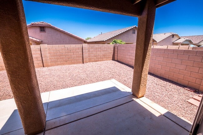 Building Photo - Great Open Floor Plan 3 Bedroom, 2 Bath, Central A/C in Holiday Subdivision!