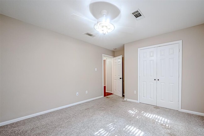 Building Photo - 7135 Woodland Oaks