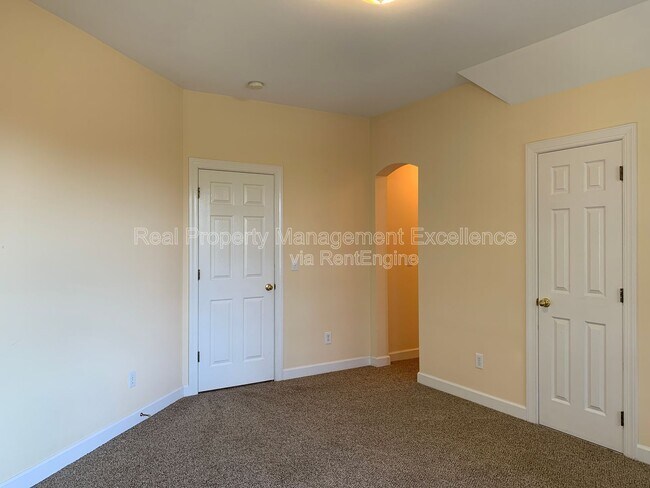 Building Photo - 411 Hogan Woods Cir