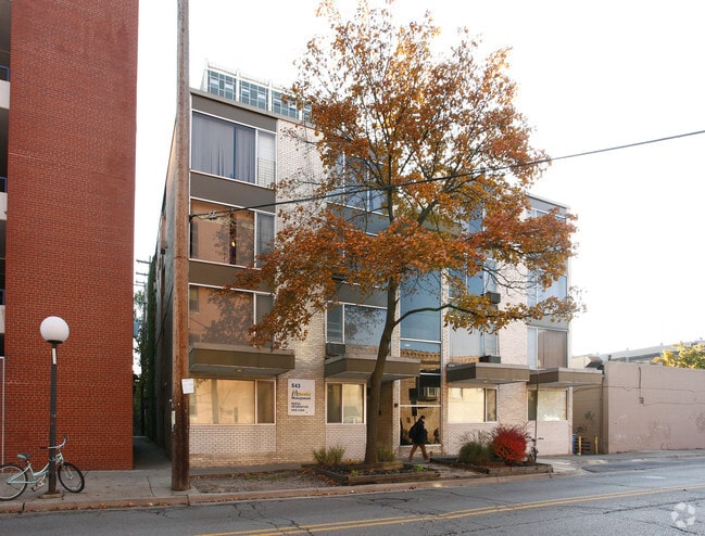 Building Photo - 543 Church St