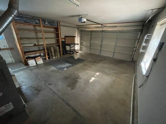 Building Photo - 604 Hovey Way