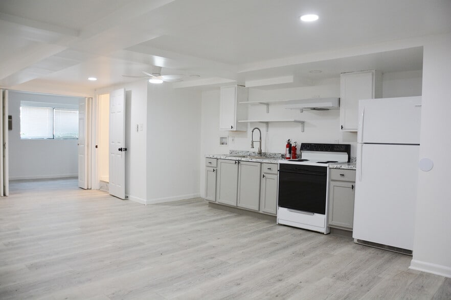 Building Photo - 2350 Baldwin Ave