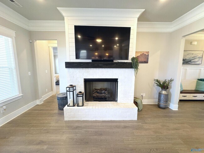 Building Photo - 401 Peach Orch Ln