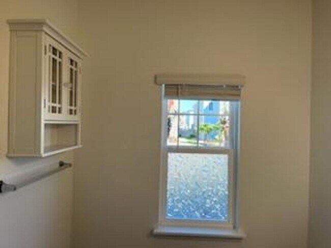 Building Photo - Townhome in Shearwater