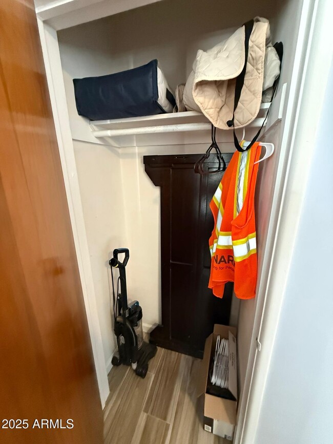 Building Photo - 1224 F Ave