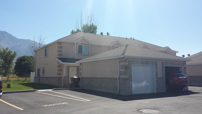 Building Photo - Beautiful Townhouse for Rent in Harrisville