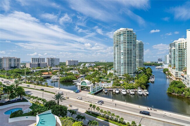 Building Photo - 16485 Collins Ave
