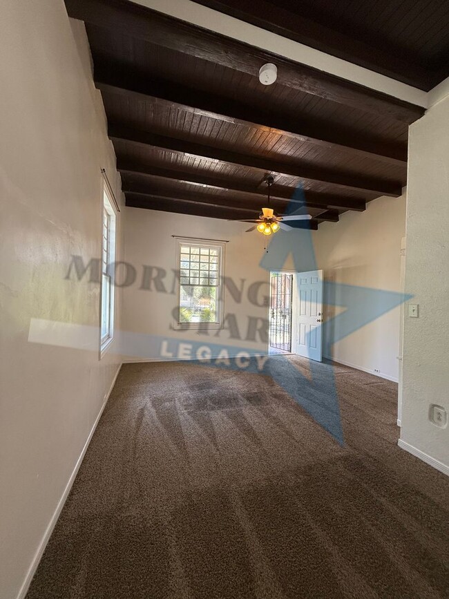 Building Photo - 127-129 S Miranda St