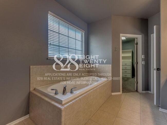 Building Photo - Stunning 3 Bed/3 Bath Home in Auburn Meadows Gated Community