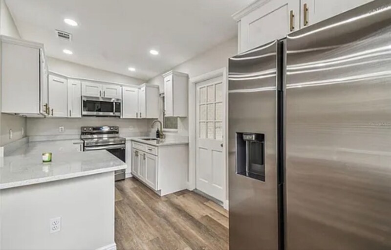 Building Photo - 1914 E Crenshaw St