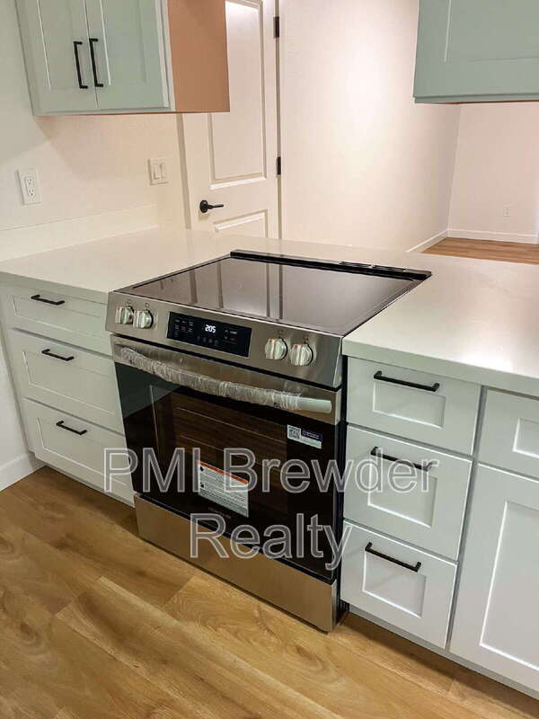 Building Photo - 9727 5th St NE