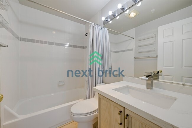 Building Photo - Charming 2-Bed Townhouse Retreat in Bothell with 2.5 Baths – Your Perfect Sanctuary Awaits!